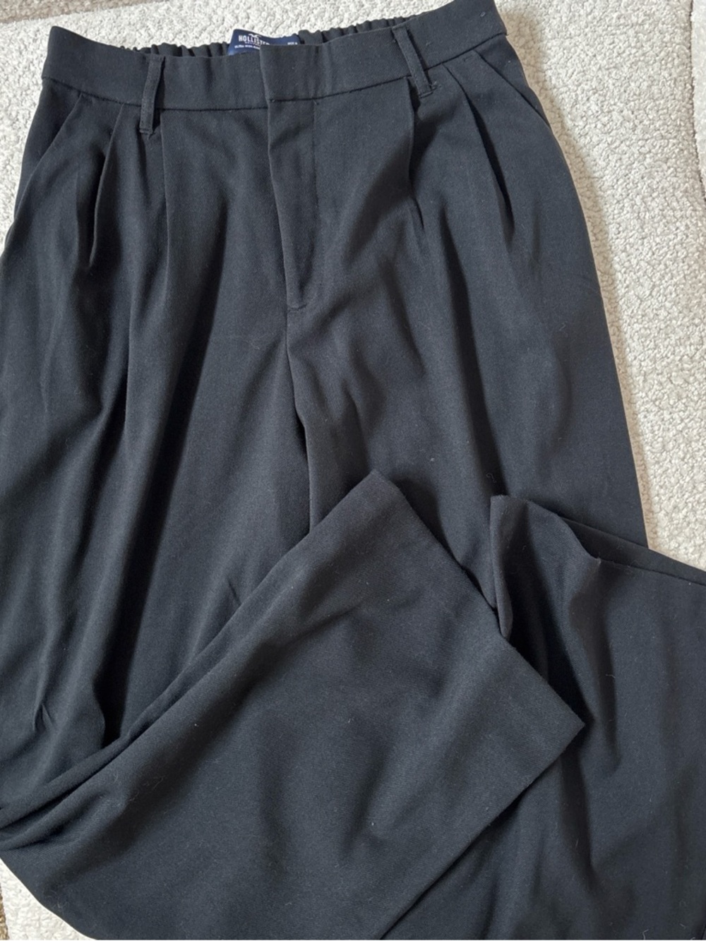 NWOT Hollister Black Wide-Leg Pleated Women's Pants
